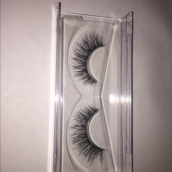 Eyelashes - Picture 2 of 8